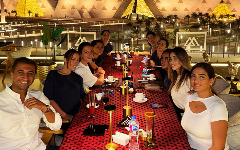 Le Caire : dîner avec vue sur le grand musée égyptien et les pyramides.